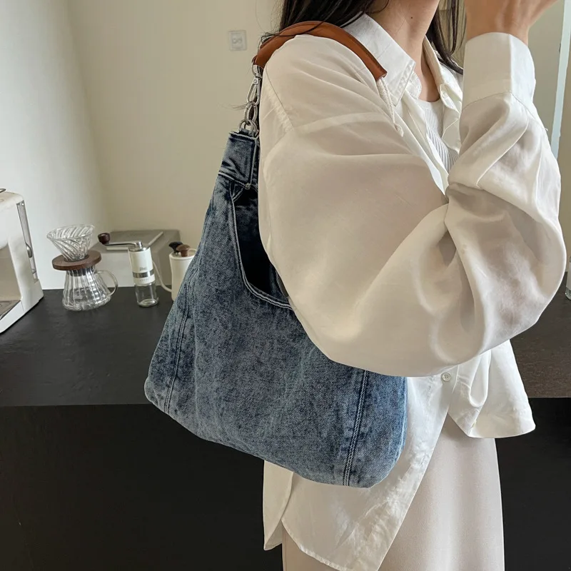 Casual Design Womne's Washed Denim Shoulder Bag Simple Female Commuter Underarm Bag Large Capacity Vintage Shopping Tote Bag
