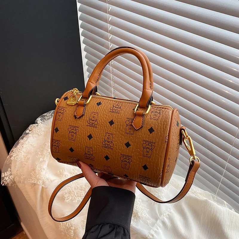 

2025 Bear Print Shoulder Bag, Luxe Tote for Women, Vintage Crossbody Purse, Fashion Day-to-Night Bag, Versatile Commuter Bag​
