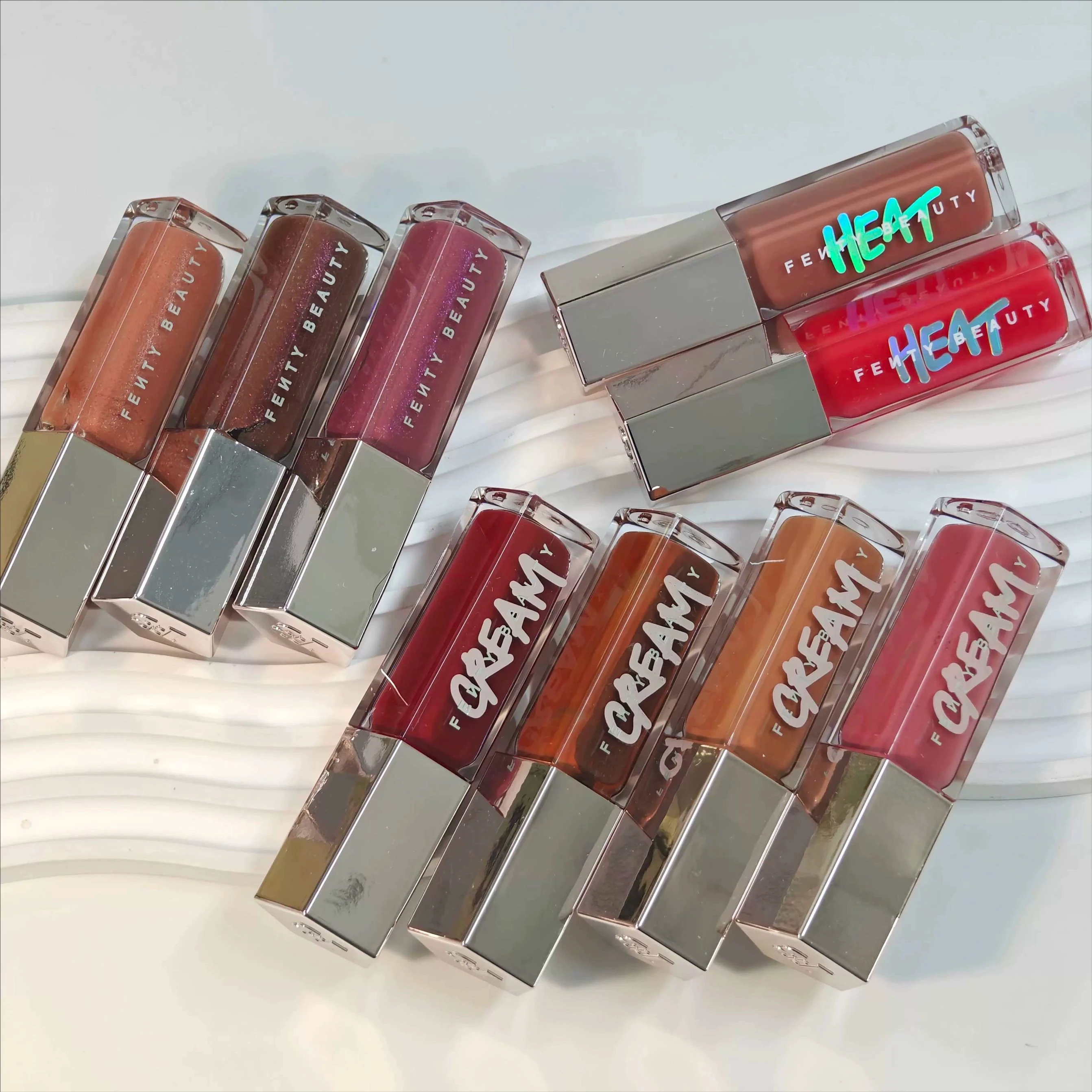 Fenty Beauty Gloss Bomb Universal Lip Luminizer Cream Riri Fenty Glow ملمع الشفاه بريق ترطيب سمنة أحمر الشفاه السائل