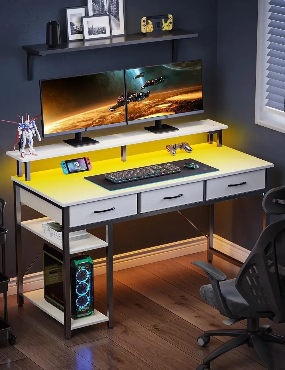 Mesa do Computador com Tomadas Elétricas e Luz LED, 39 ", Mesa Home Office, 3 Gavetas e Prateleiras de Arrumação