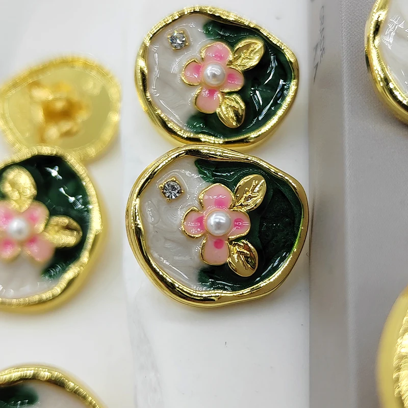 18/23MM Elegant Pink Flower Luxury Shank Buttons Of Clothing Beautiful Irregular Shape Designed Pearl Beaded Fashion Button DIY