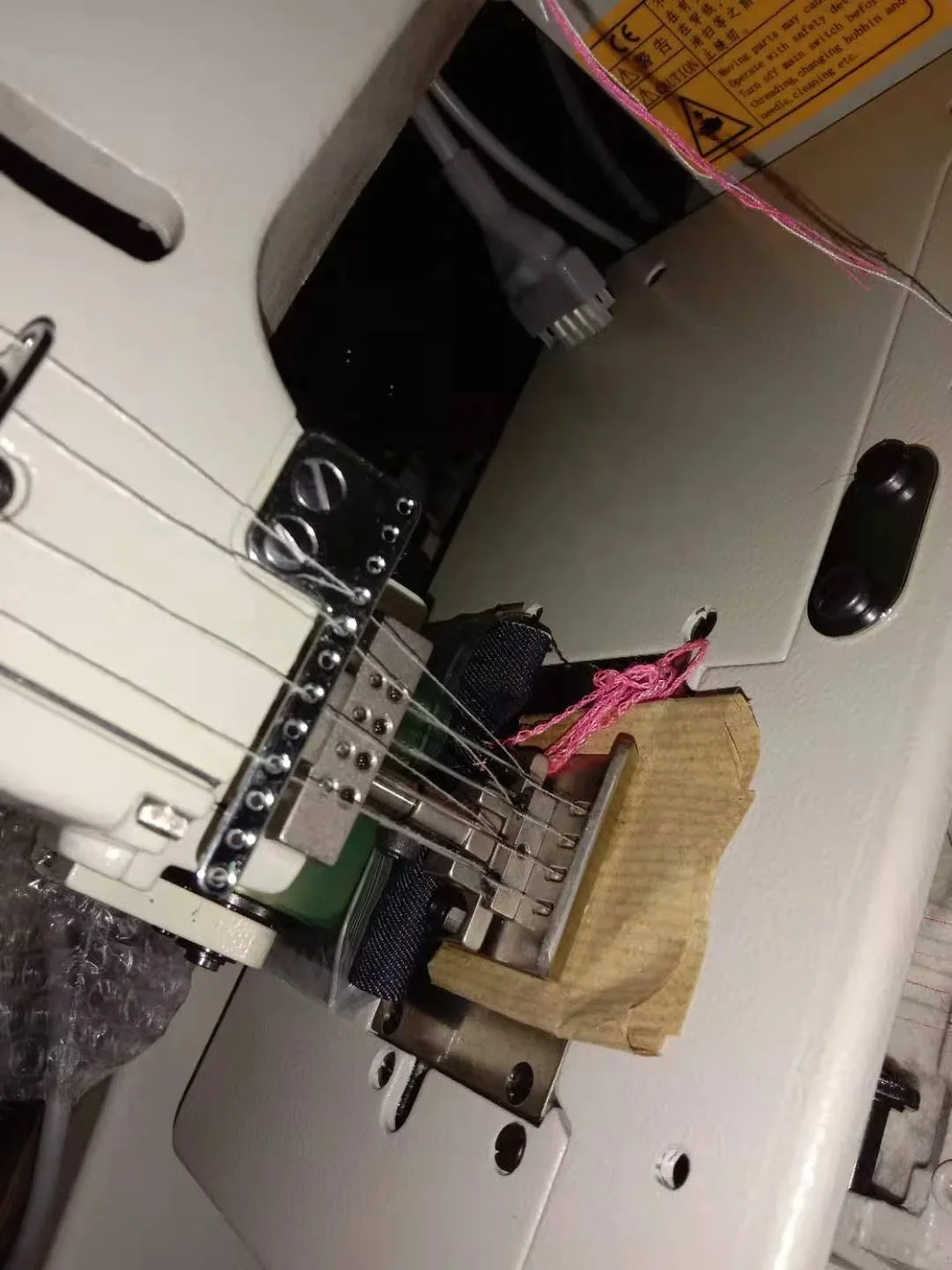 

ST 1404P/PMD 4-needle Flat-bed Sewing Machine with Metering Device for Attaching Elastic Band