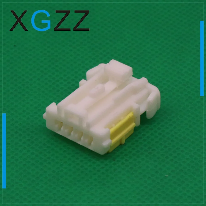 

Suitable for Nissan 4P white female shell white wire harness connector with terminals 98822-1040/98817-1040