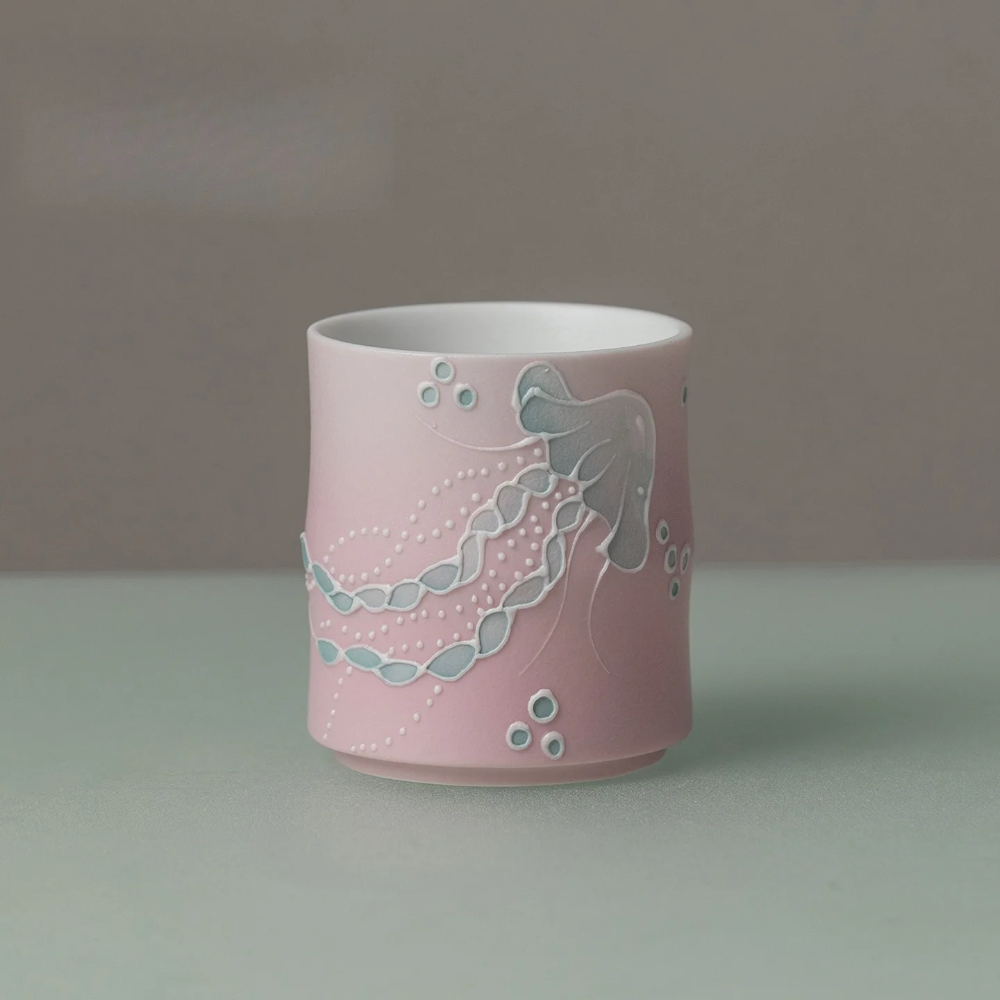 Pastel Underglaze Jellyfish Bamboo Joint Cup Hand Painted Lady Personal Tasting Mug Home Tea Desktop Decor Gift