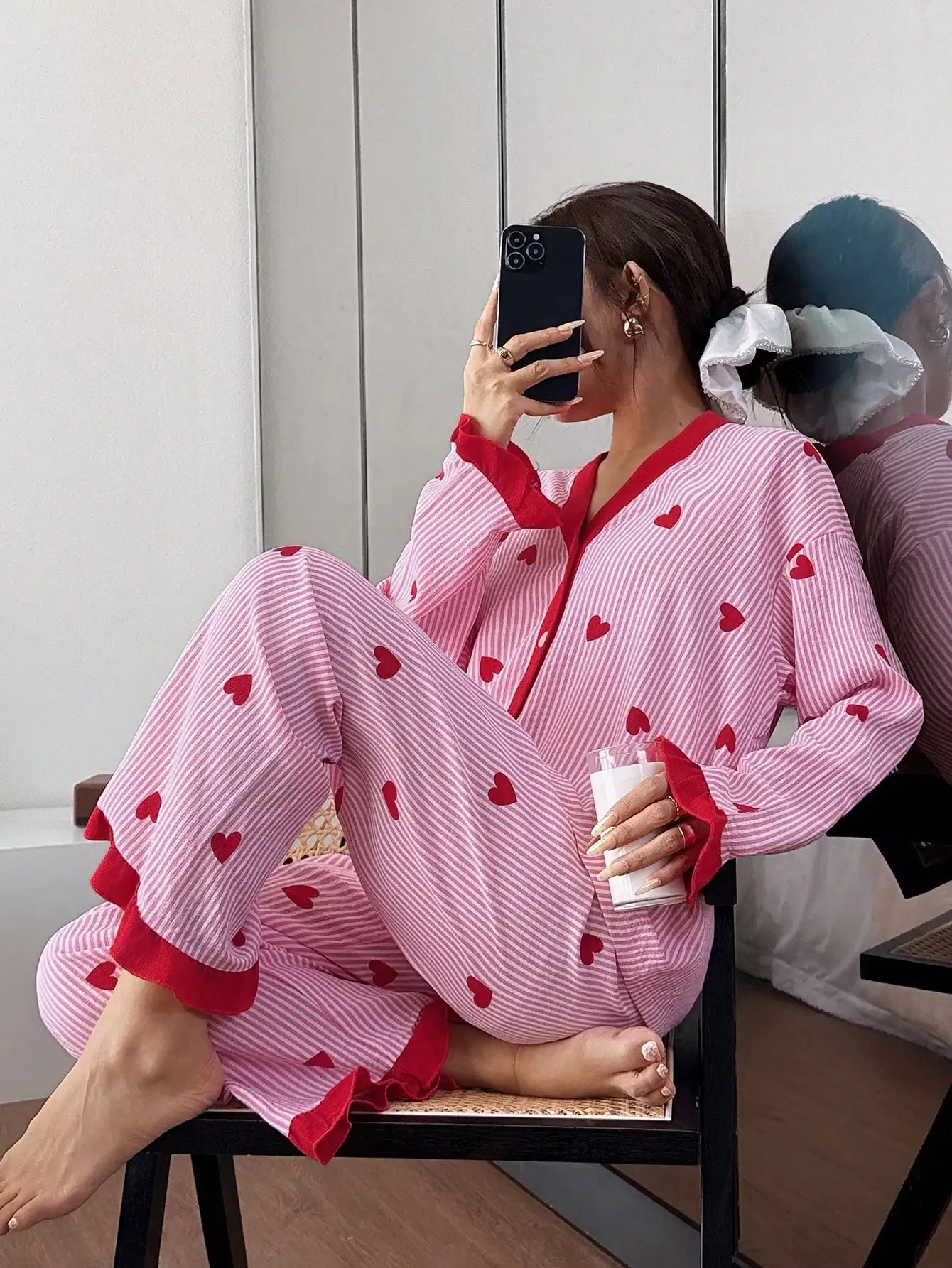 

Женский розовый пижамный комплект в полоску с принтом в виде сердечек, V-образным вырезом и рюшами, уютная домашняя одежда