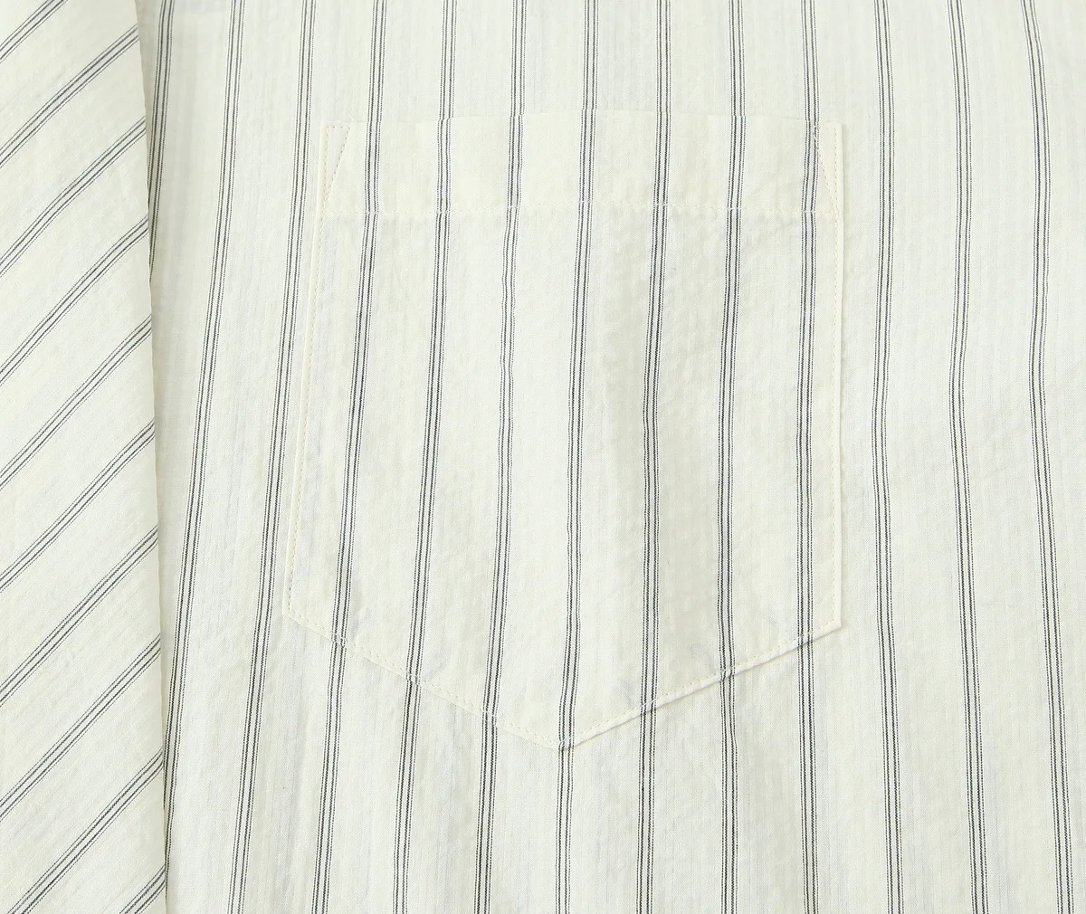 Nowa jesienna damska koszula o prostym, uniwersalnym stylu, z klapami, wiązana, zapinana na jeden guzik, z długim rękawem, o luźnym kroju.