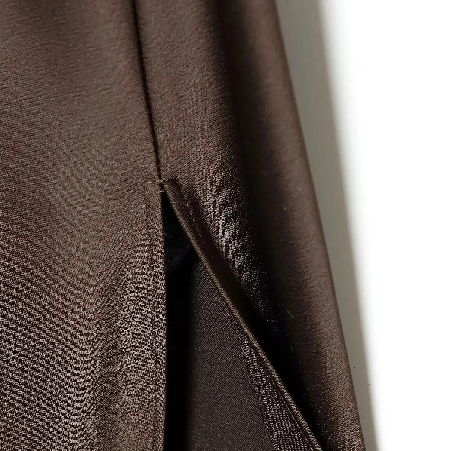 DiYiG FRAU 2025, Winter, neue Mode, Weste-Stil, Satin-Textur, schickes, rückenfreies, schlankes, ärmelloses Kleid, Vestidos Mujer