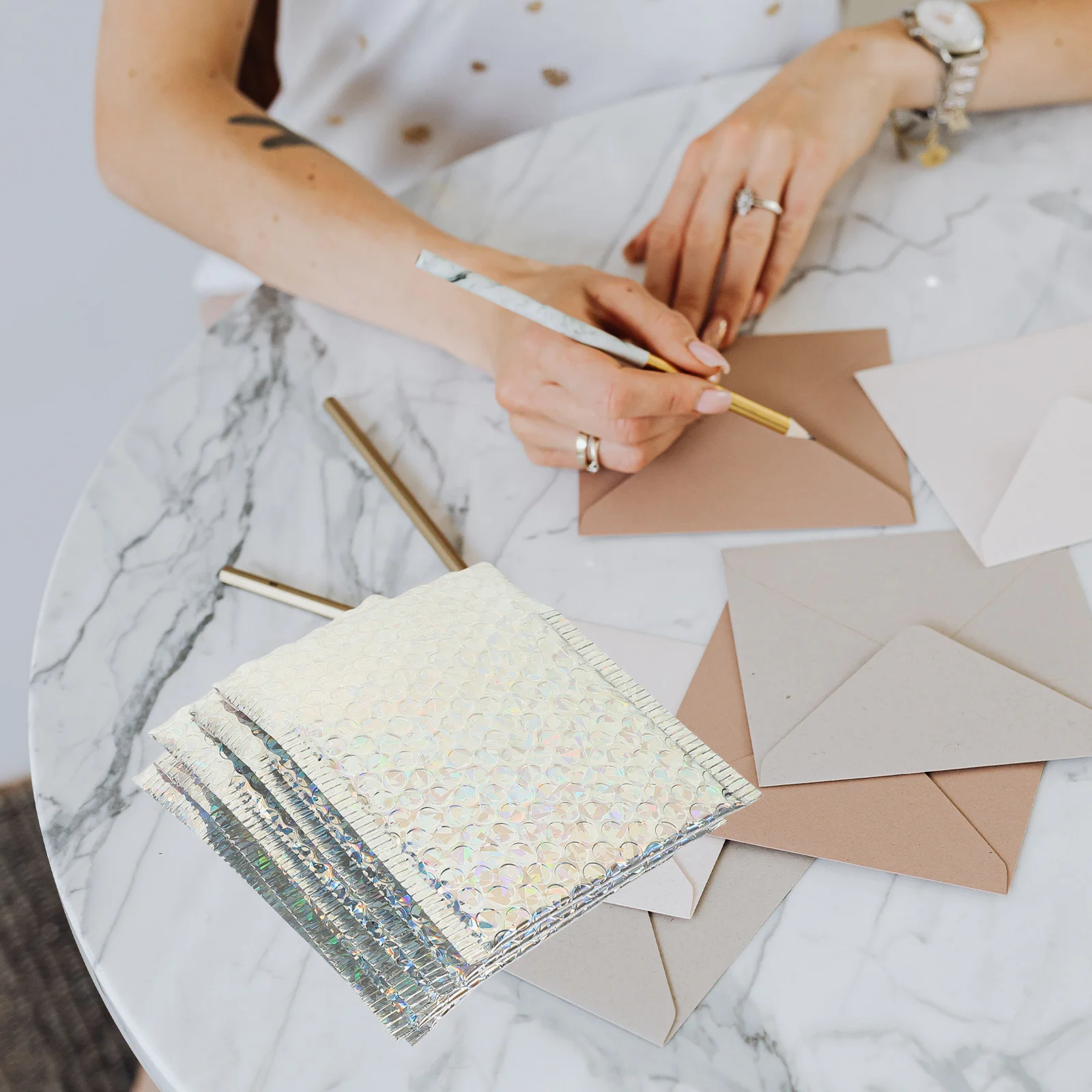 20 قطعة أكياس فقاعة للصدمات 6X10 ذاتية اللصق مقاوم للماء مغلفات بريدية للشركات الصغيرة مجلد التعبئة والتغليف الشحن