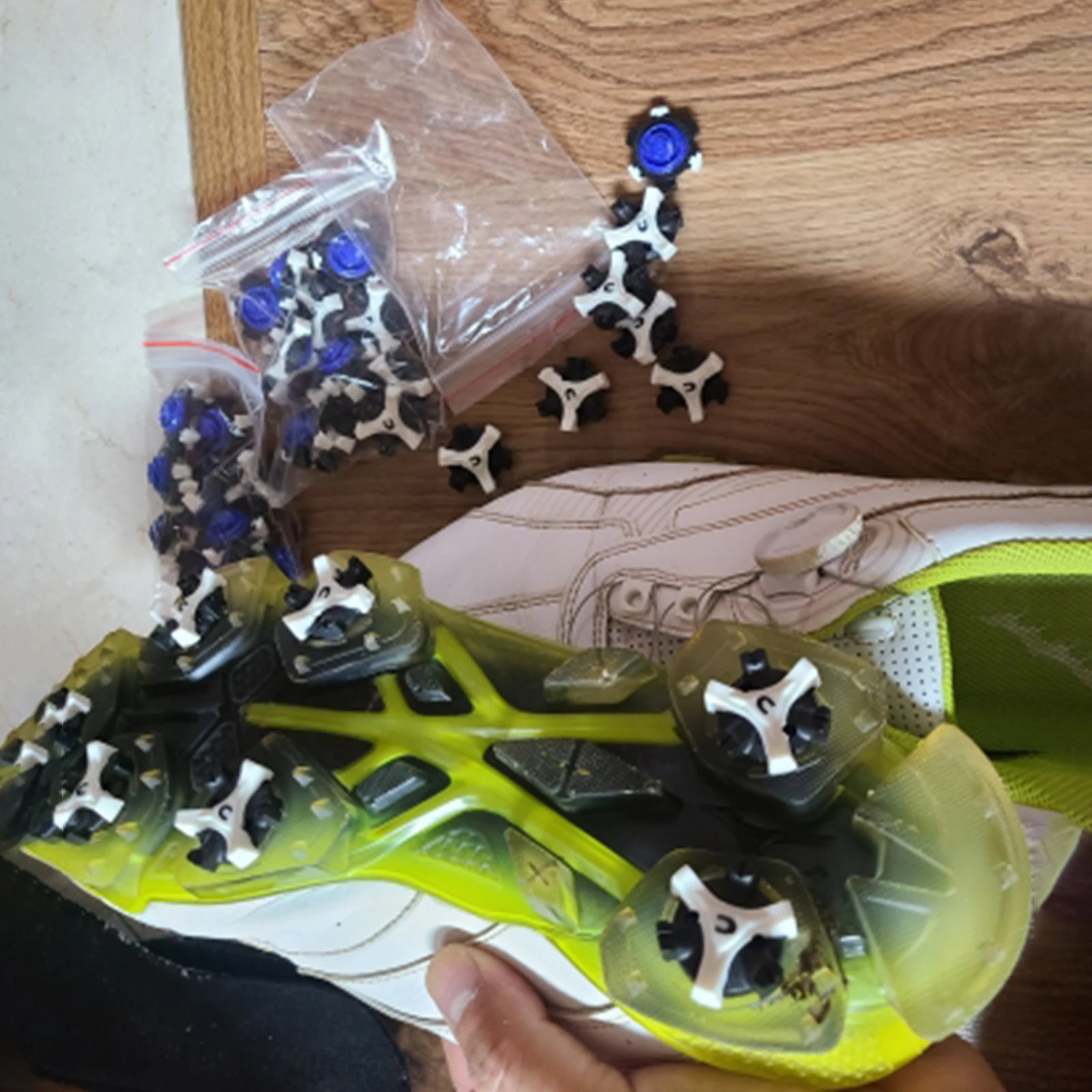 14 Stück Golfschuhbolzen mit Schraubenschlüssel zum schnellen Austausch. Kurze Nieten sind einfach zu installieren und langlebiges Golfzubehör – Detail 8