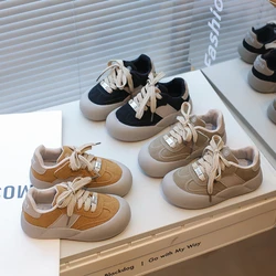 Moda nuovo leggero aumento punta tonda suola spessa ragazzo e ragazza punta tonda comode scarpe sportive Casual per bambini