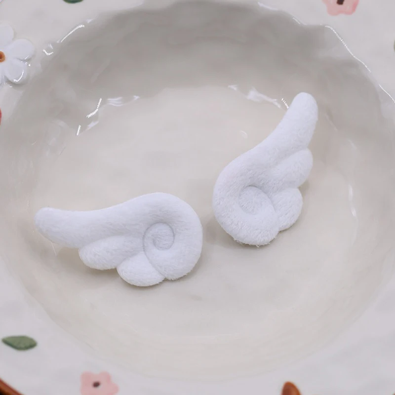 Großhandel 1 Paar Kleine Engelsflügel-Brosche Japanischer Stil Süße Kleidungsdekoration Y2K Plüsch-Tasche Hut-Accessoires