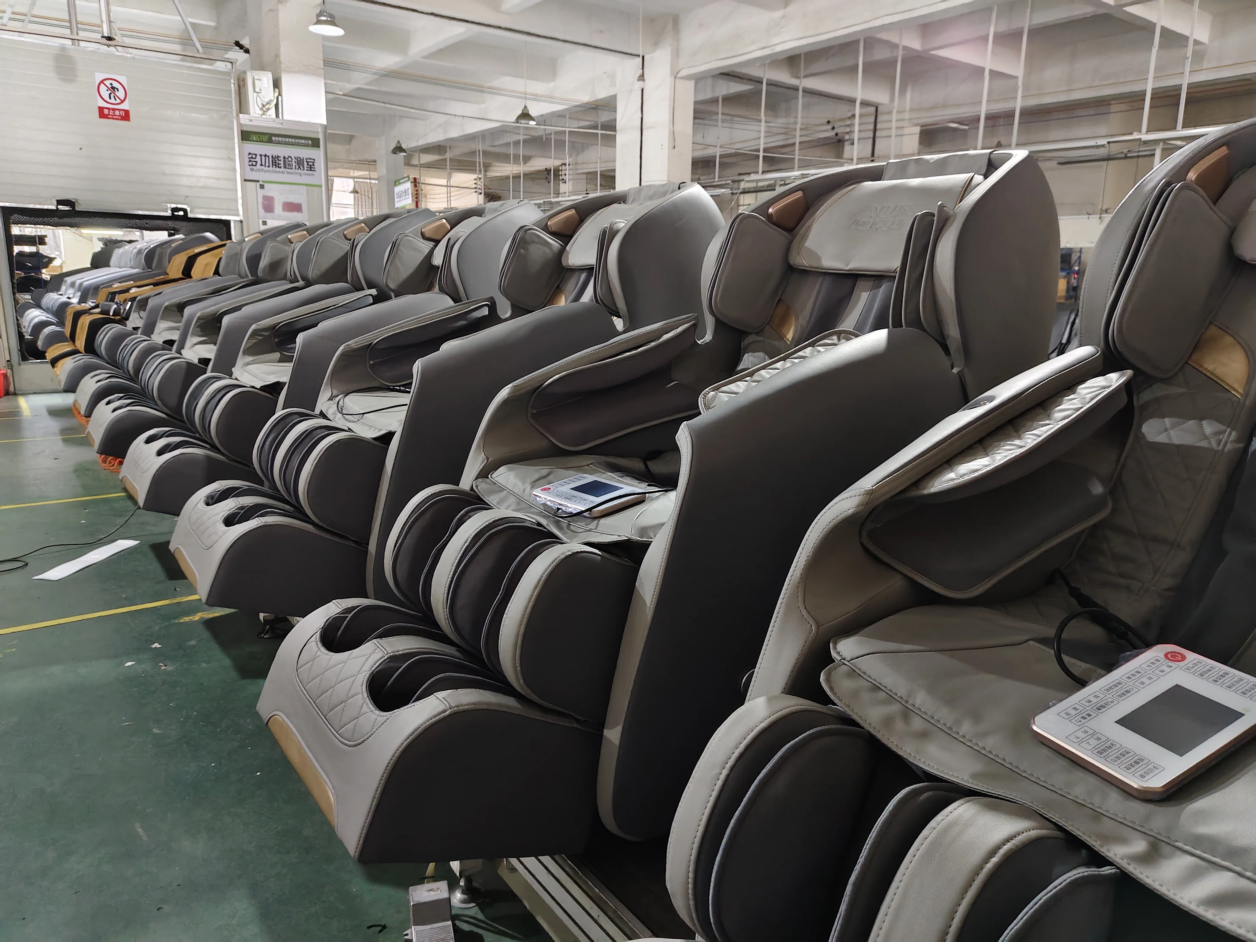 Best-Selling Factory Full Body Massage Chair with Zero Gravity & Musical Function SL Track Electric PU Leather