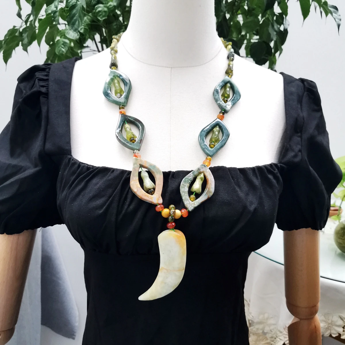 

Ожерелье-кулон Lii Ji из натурального камня: лимонный нефрит, индийский агат, 72 см. Распродажа. Женское украшение, подарок.