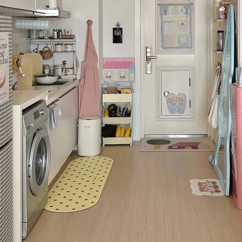 Polka dot kitchen floor mat, water and oil absorbent, non-slip, no-wash, stain-resistant, corner diatom mud floor mat.