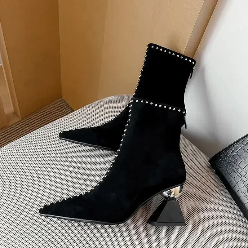 2026 Shallow Spring Autumn Women Ankle Boots Punk Pointed Toes Unqie Heels Designer High Heels Ladies Short Boots Back Zip