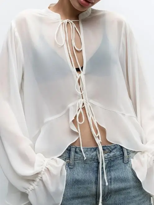 2025 moda nova blusa com chiffon branco pequeno design de gola alta emparelhado com camisa feminina com cordão