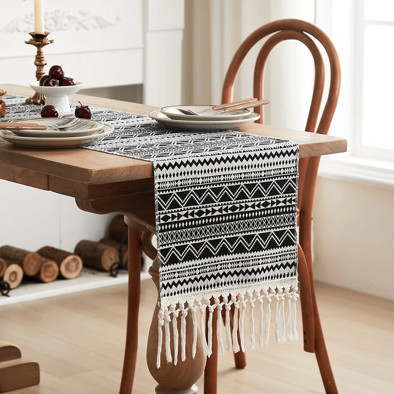 American Coffee Table with Contrasting Patterns, Color Woven Table Flag, Black and White Wave Fringe Woven Tablecloth