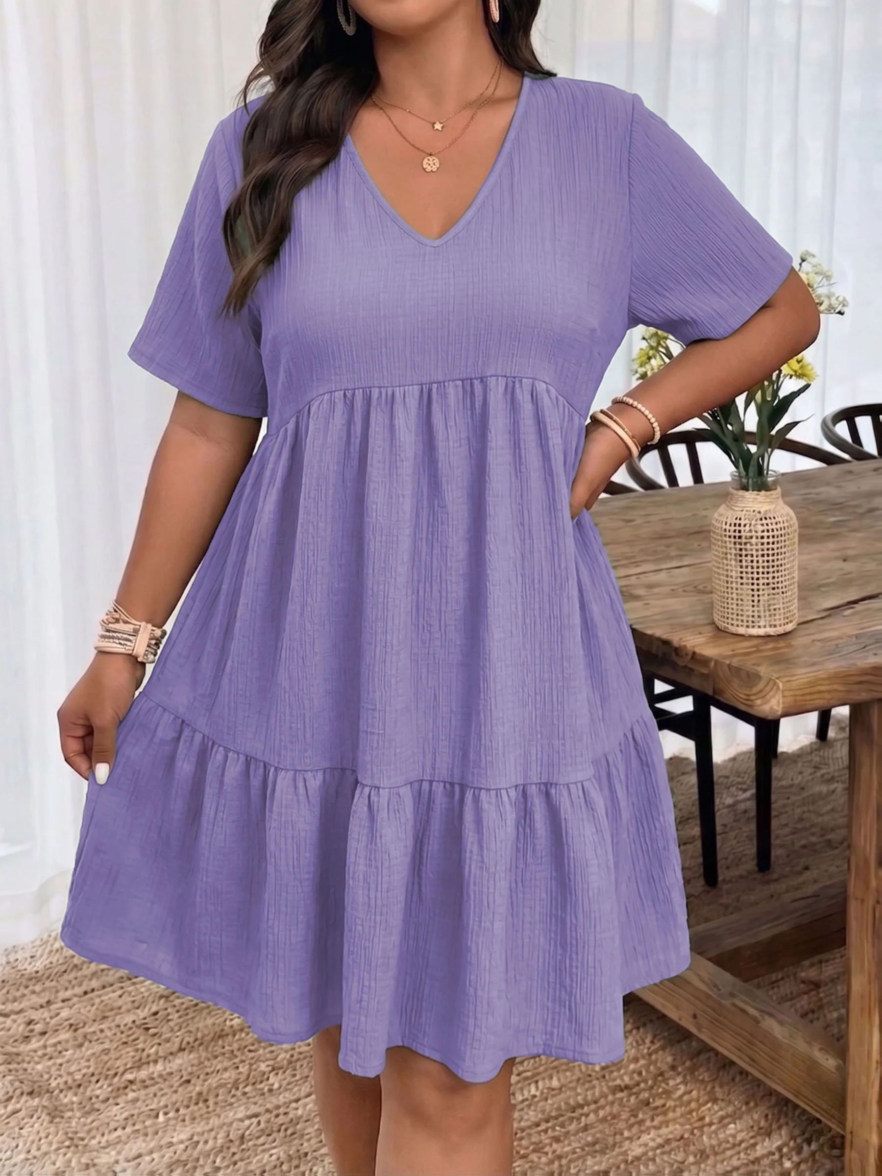 Stilvolles Plus-Size-Damenkleid mit V-Ausschnitt und Stufenrock für Alltagseleganz – Detail 10