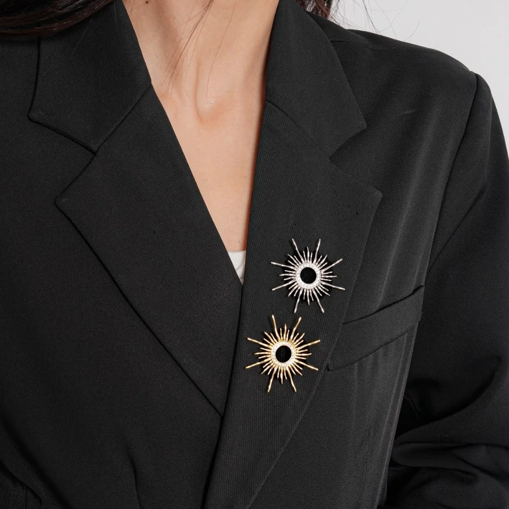 

Banquet Zircon Sun Brooch Corsage Ornament Vintage Long Hollow Sun Pin Light Luxury Gold/Silver Metal Glossy Brooch