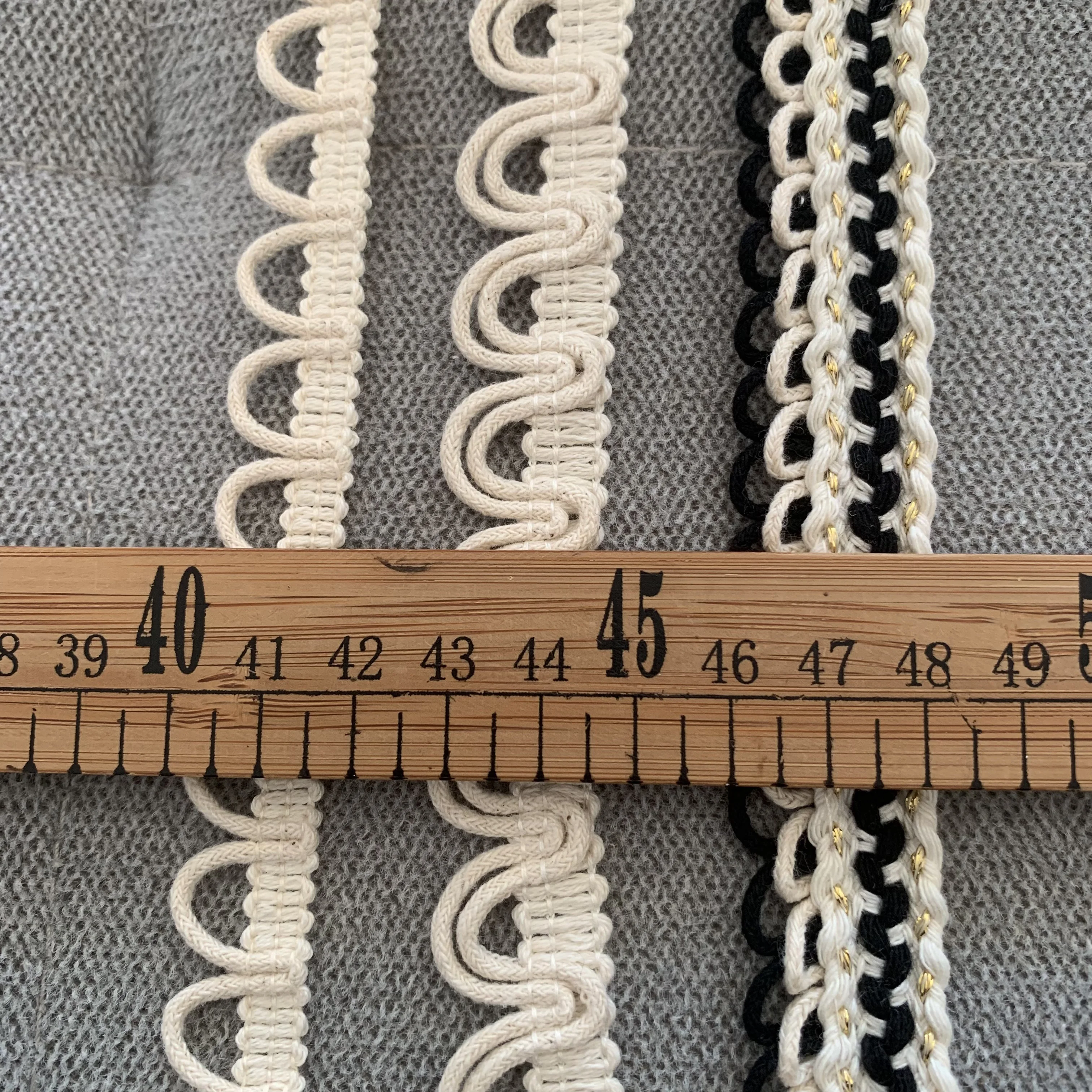 4 m/13,12 Fuß pro Packung, beige Spitzenbänder, Kissen-Nähzubehör, Vorhangkurven, handgefertigte Gurtbänder, Knopfbänder, Geschenk-DIY-Dekoration