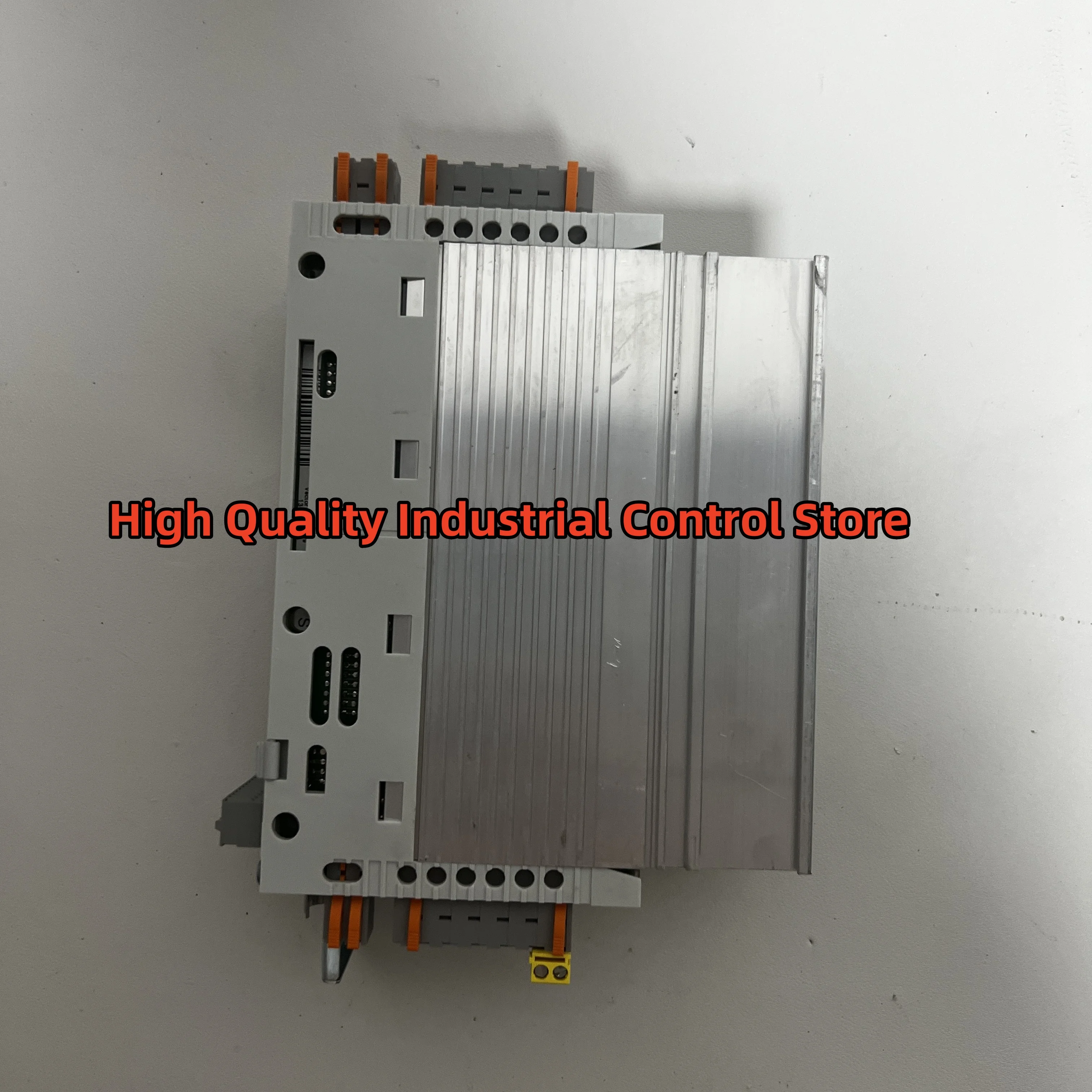 

E82EV552K4C040/ E82EV552-4C040 новый оригинал