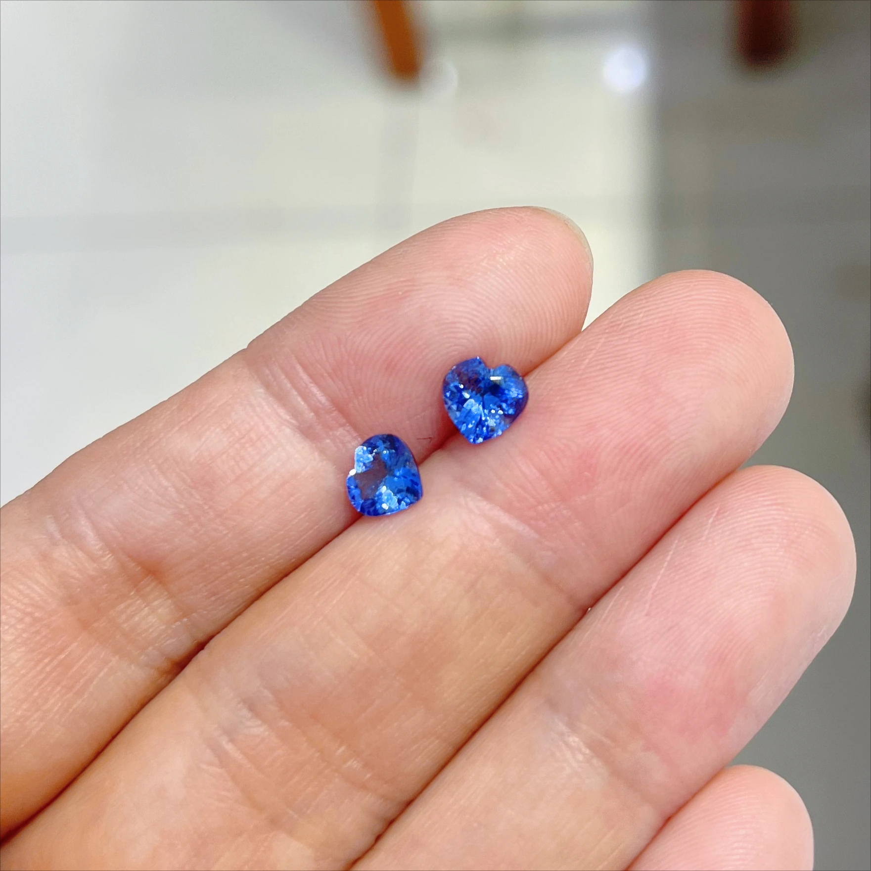 

Натуральный танзанит в форме сердца 6 мм, высококачественный, класса VVS, подлинный, россыпью