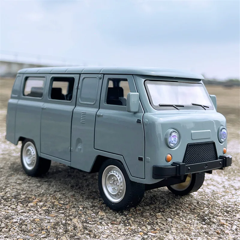 1/18 UAZ Travelers Alloy Traffic Bus Car Model Diecast Classic City Tour Vehicles Car Model Simulation Sound Light Kids Toy Gift