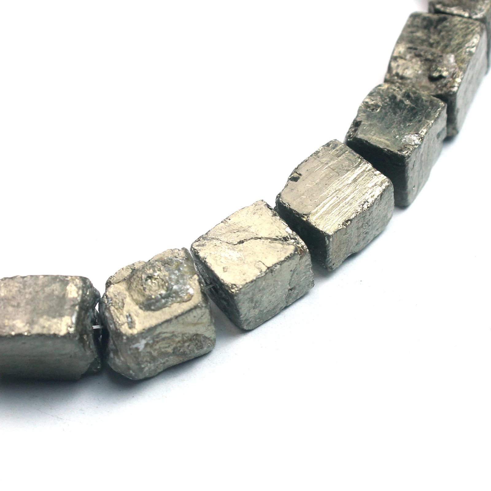 1 Particle Natural Stone Density Chalcopyrite Healing Cube Pyrite Gold Gems Mineral Specimen Home Decoration Pendant