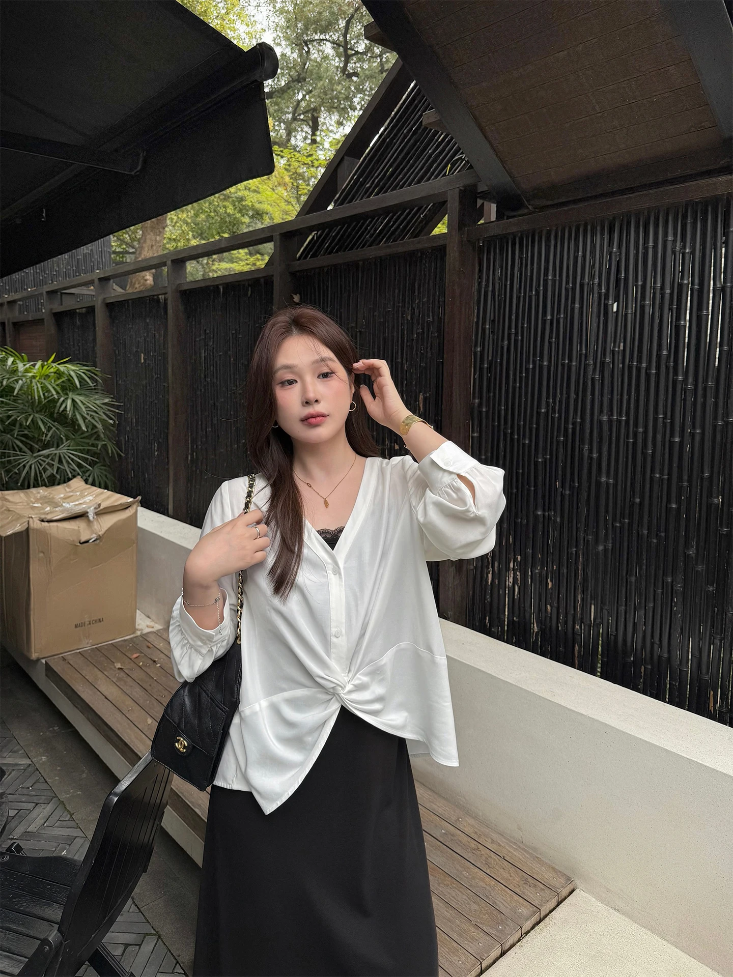 

Женская рубашка больших размеров с эффектом похудения, повседневный стиль, V-образный вырез, длинный рукав, летний топ для полных женщин, коллекция Paris Morning