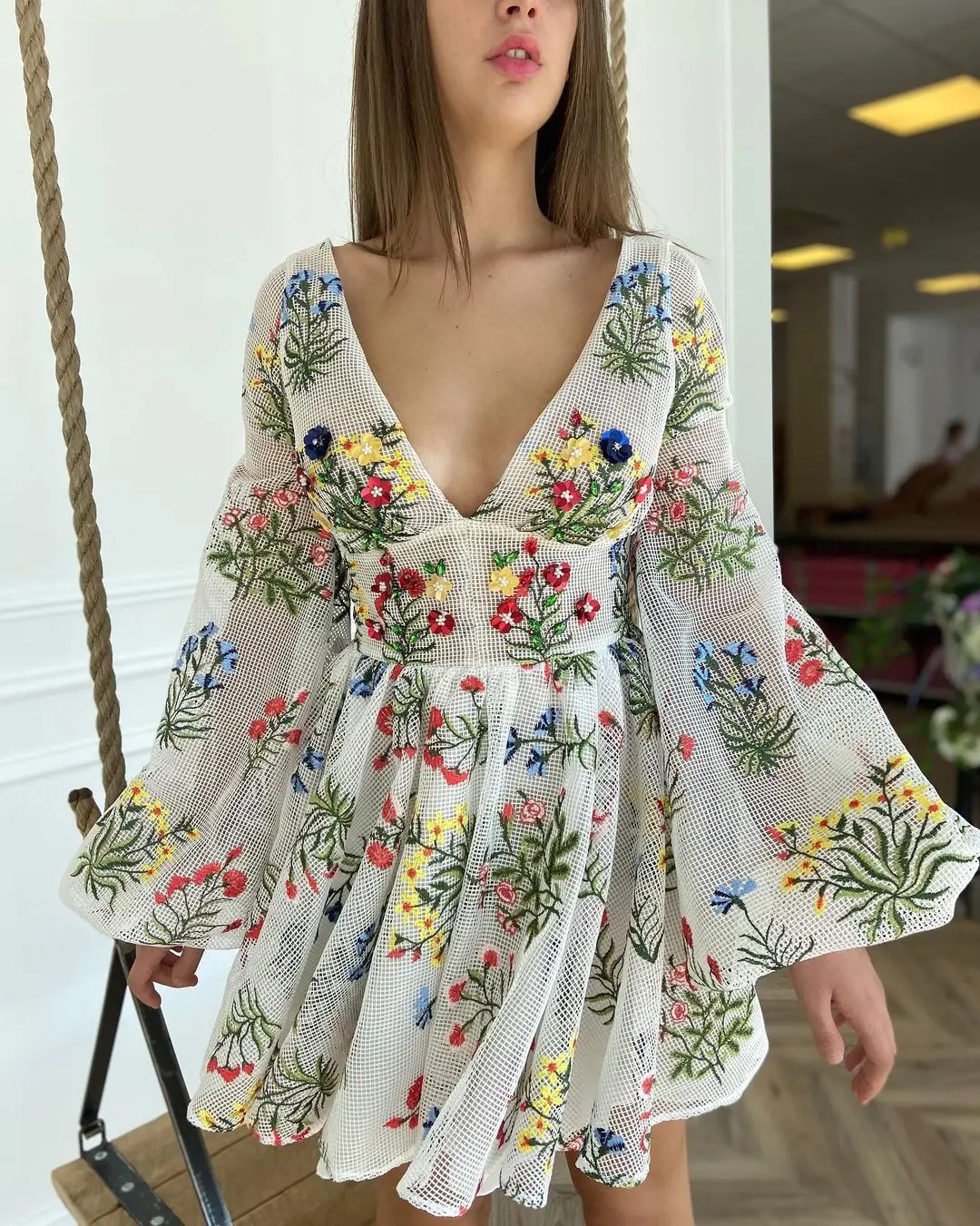 Vestido de graduación con malla bordada para mujer, minivestido Sexy de manga larga con cuello en V, Falda plisada, vestido elegante para mujer