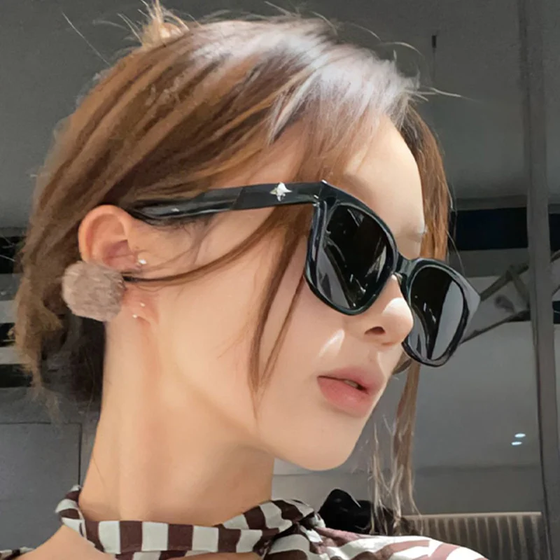 

High quality and elegant sunglasses, fashionable and minimalist square casual sunglasses, ins. Wind tea pigment, beauty net, red