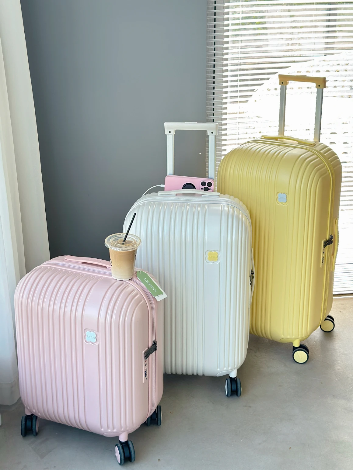 

Сверхлегкий дорожный чемодан для ПК с застежкой-молнией и паролем Lo 24-дюймовая ручная кладь Lage для мужчин и женщин с четырехсторонним вращением...