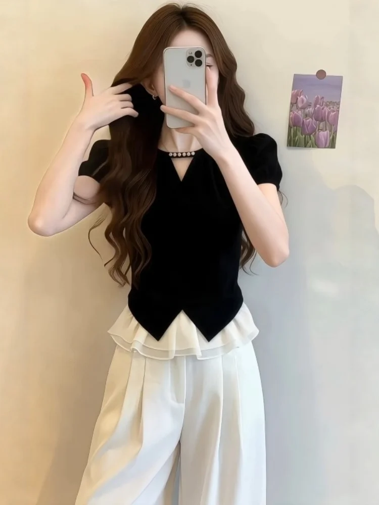 Summer 2026 Women's V-neck Short-sleeved T-shirt Puffy Sleeve Bell- Waist-cinching Slimming Top Korean Style Commute Fashion