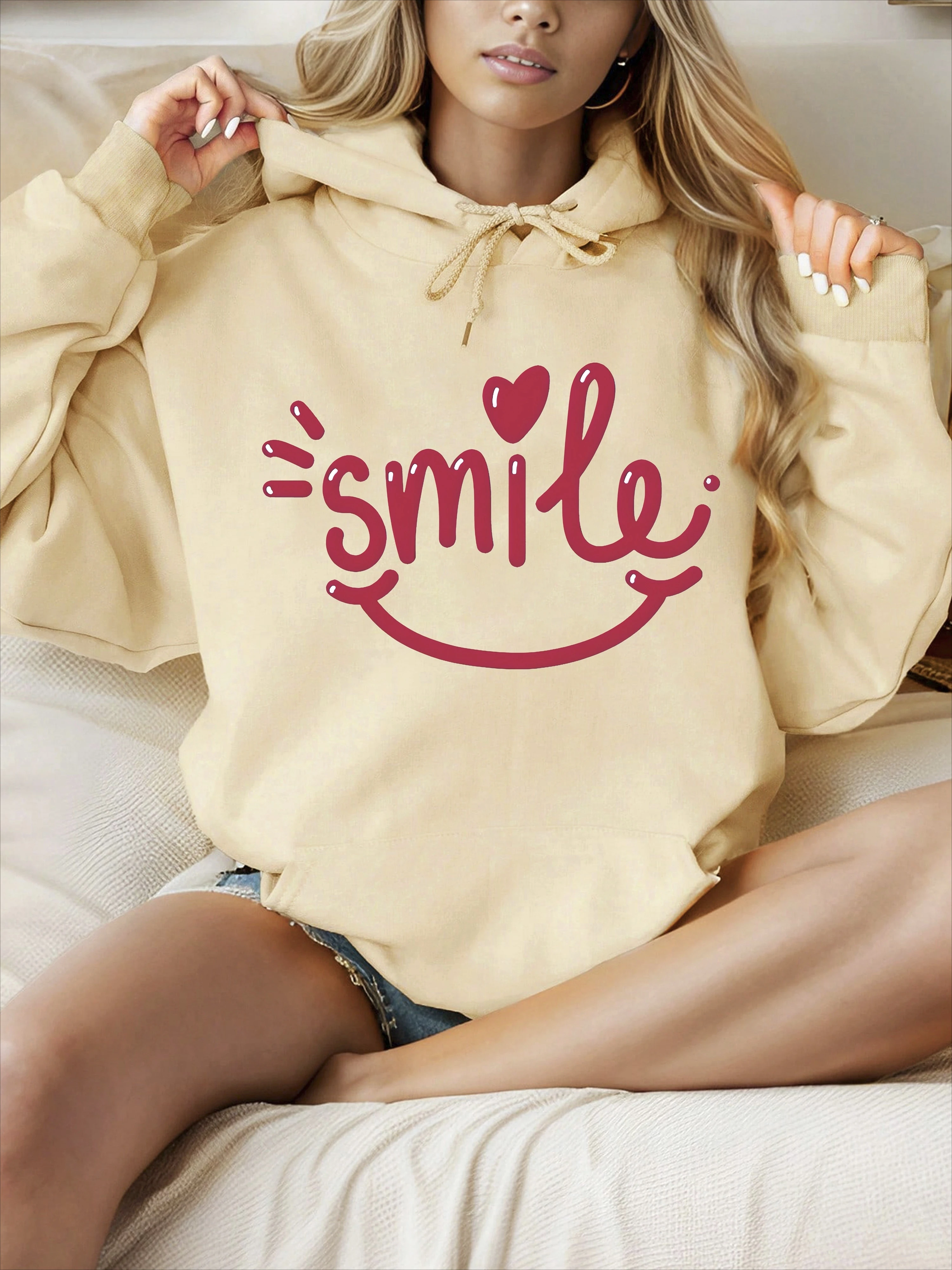เสื้อสเวตเชิ้ตพิมพ์ลายยิ้มสำหรับผู้หญิง เสื้อฮู้ดผ้าฟลีซเนื้อนุ่ม สวมใส่สบายสำหรับฤดูหนาวและฤดูใบไม้ร่วง เสื้อคลุมหลวมๆ สไตล์ลำลอง คอกลม เสื้อผ้าผู้หญิง