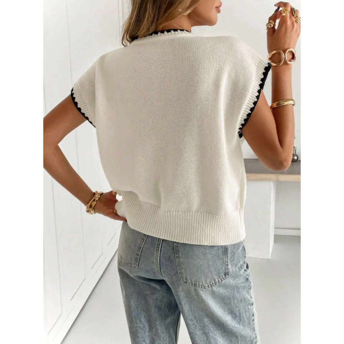 Women's Color-Blocked Trim Knit Short-Sleeve Top Casual Relaxed-Fit Crew Neck Pullover Stylish and Elegant Short-Sleeve Design