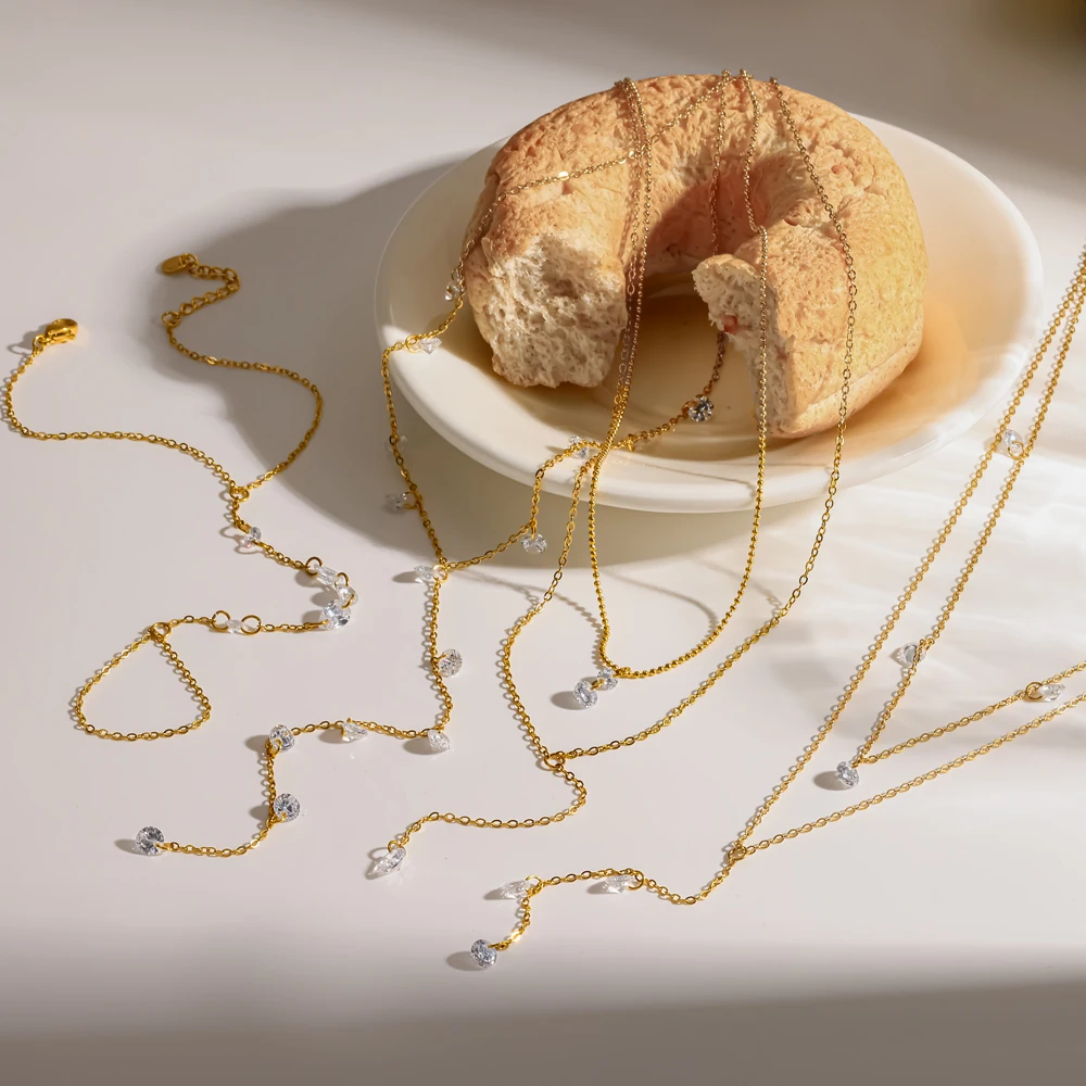 Damenmode 18K Vergoldete Edelstahl Mehrschichtige Lange Anhänger-Halskette mit Funkelnden Zirkonia-Steinen Gestapelter Schmuck Geschenk – Detail 3