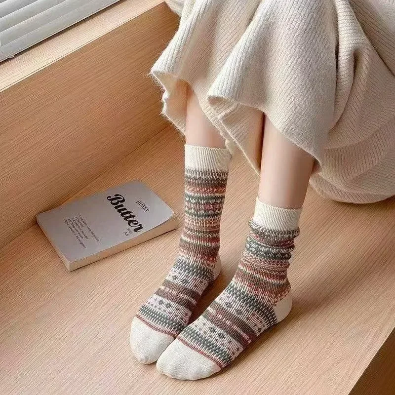 7 pairs of retro jacquard mid tube socks for women in autumn and winter, ethnic style, artistic pile, warm long socks