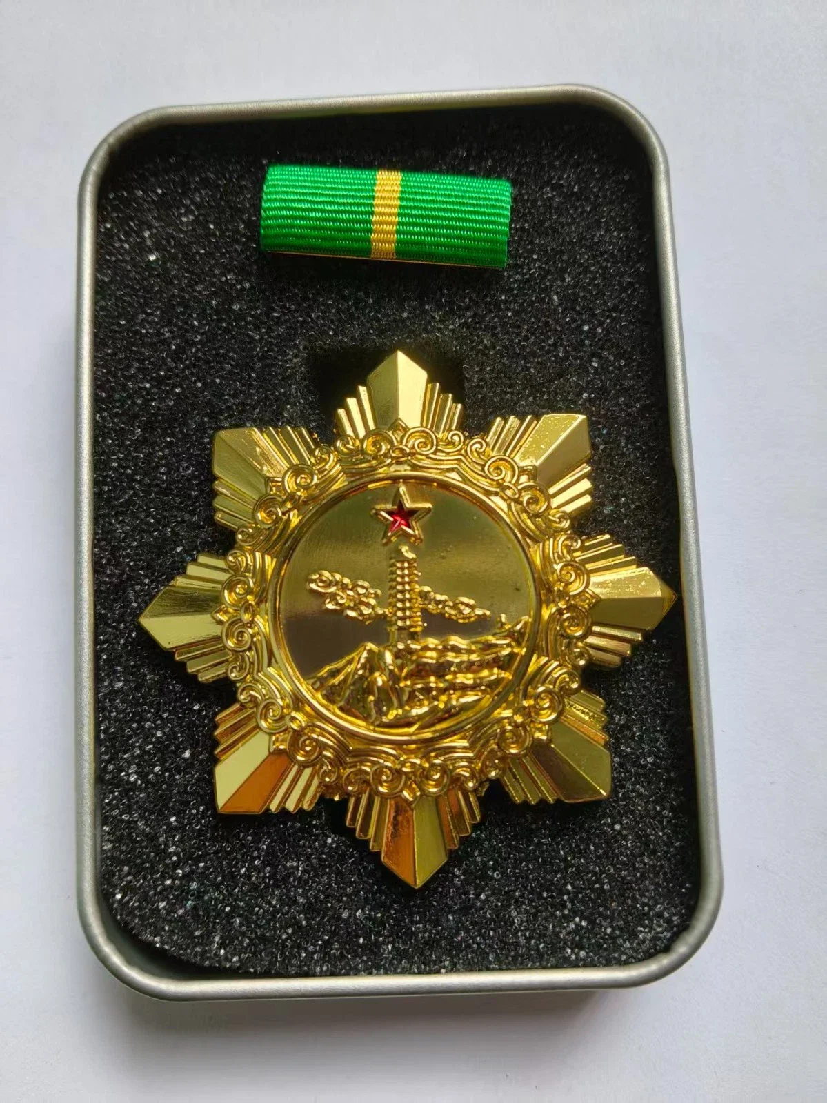 Chinese Medal Badge - Reproduction of the Independence And Freedom 1st Class Medal Symbolizing Chinese Cultural Heritage