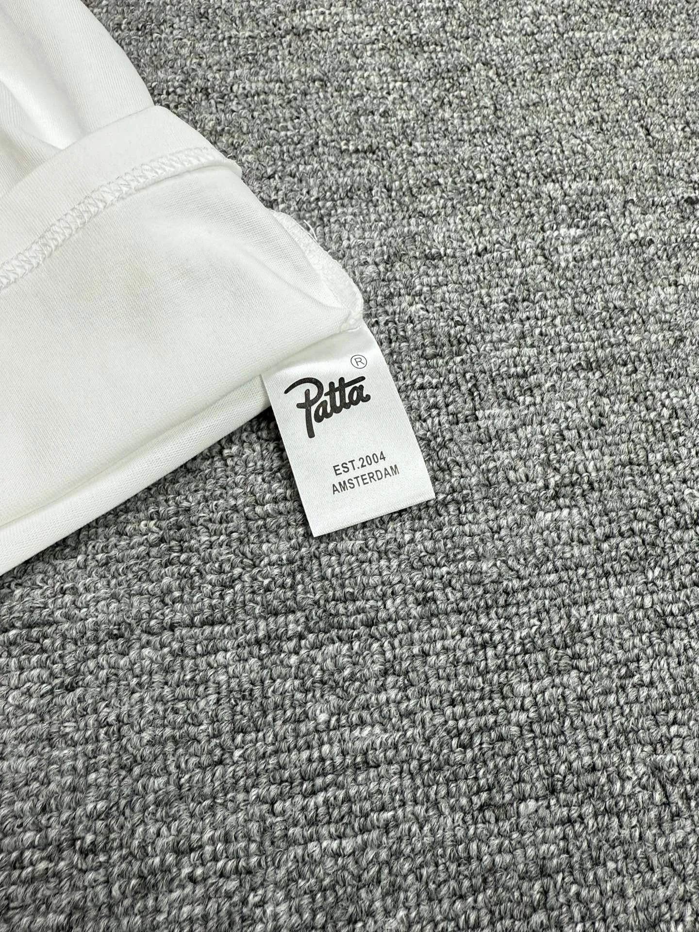 2026ss باتا ميلانو قصيرة الأكمام تي شيرت الرجال النساء فضفاض تي شيرت المحملة القمم