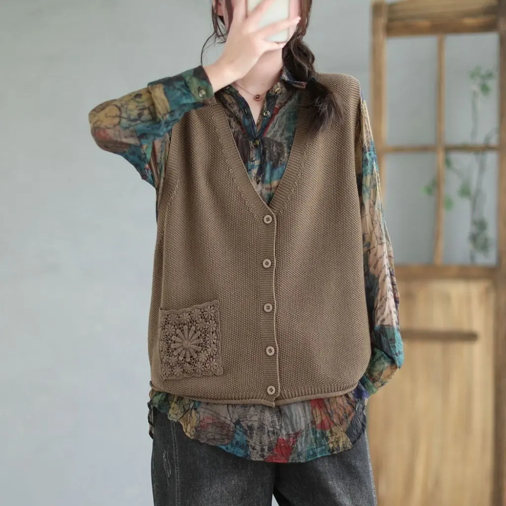 

Artistic Retro Solid Color V-neck Knitted Cardigan Vest Sleeveless Slimming Top for Women All-match Autumn Fashion