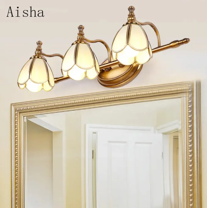

Латунный зубчатый настенный светильник для туалетного столика со стеклянным абажуром для ванных комнат - винтажный светильник