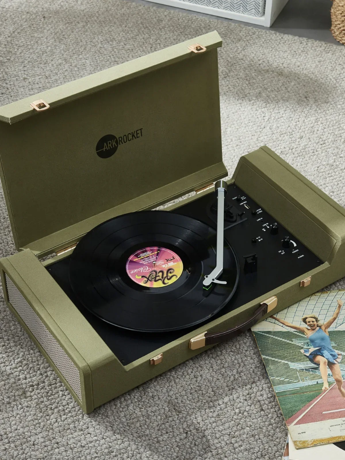 Hot sales American retro luxury suitcase Bluetooth vinyl record player olive green T90