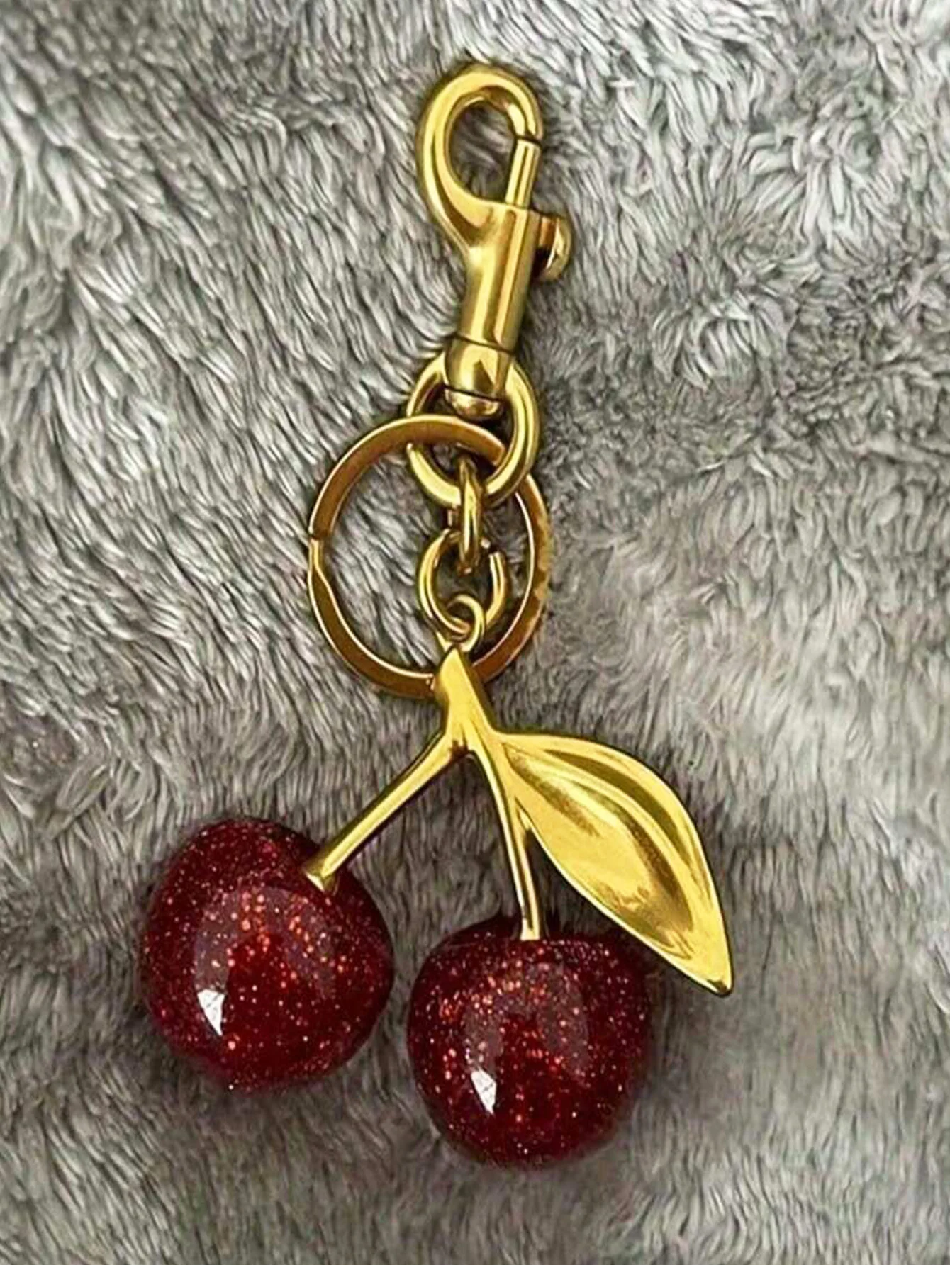 

1 шт. Шикарный брелок в виде вишни с блестящим кулоном из смолы – сплав, с возможностью индивидуальной настройки, застежка-крючок для женских кошельков и сумок, идеальный подарок