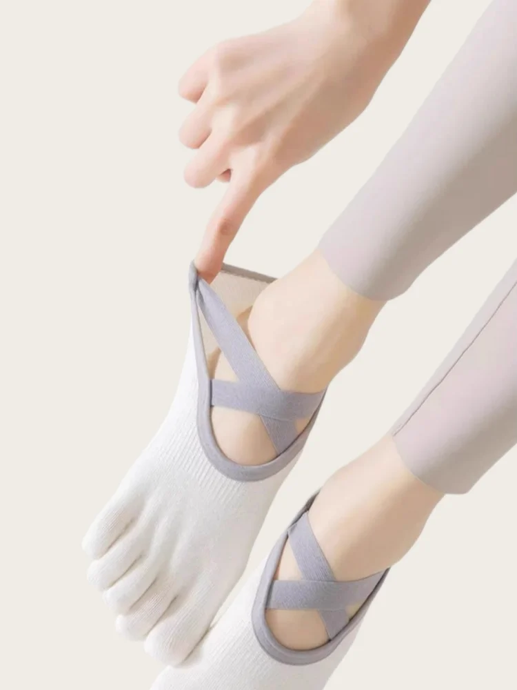 1 Pair Women Five-Toe Yoga Socks Rubber Anti-Slip Soles European Size 36-40 Split Toe Design