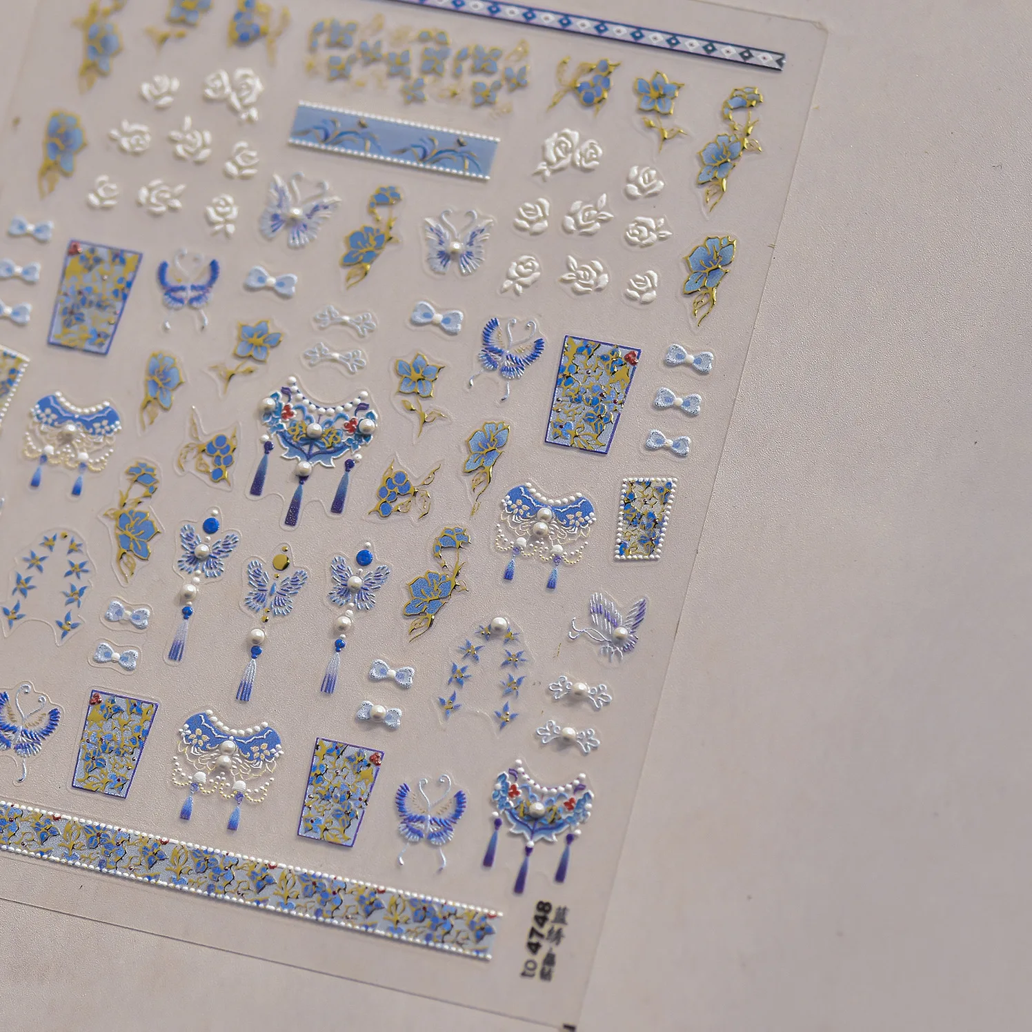 핫 스탬핑 골드 슬리버 보헤미아 대칭 꽃 패턴 5D 네일 아트 스티커 민족 꽃 레트로 자기 접착제 매니큐어 데칼