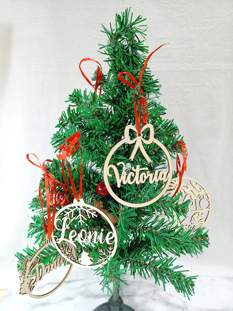 Personalized Different Names Christmas Ornament Ball Wooden Christmas Bauble Xmas Tree Decor Snowflakes Ball With Name Gift Tags