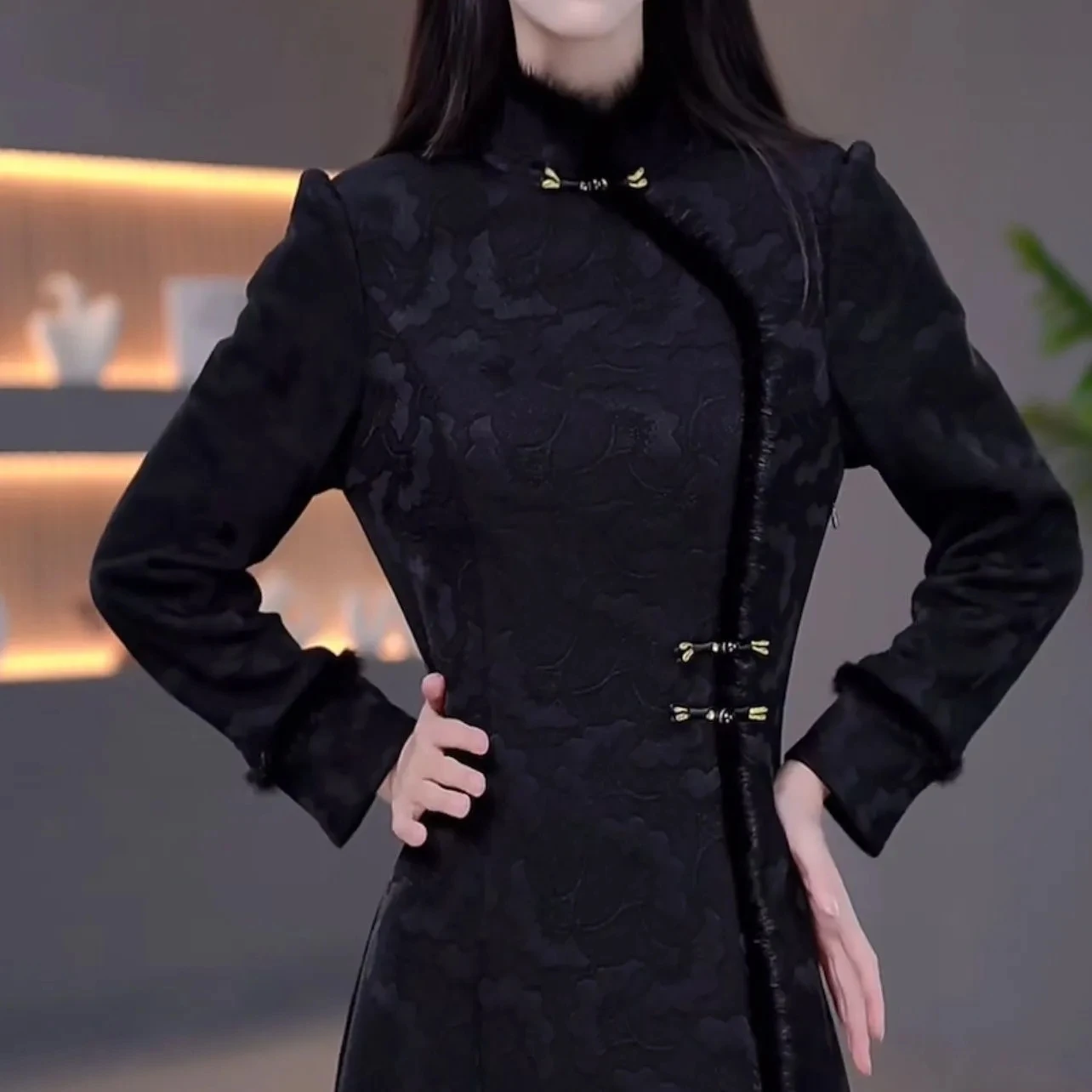 

Жаккардовая юбка Cheongsam из парчи высокого облака в традиционном китайском стиле, зимний стиль 2025 года с добавлением тонкого Cheongsam