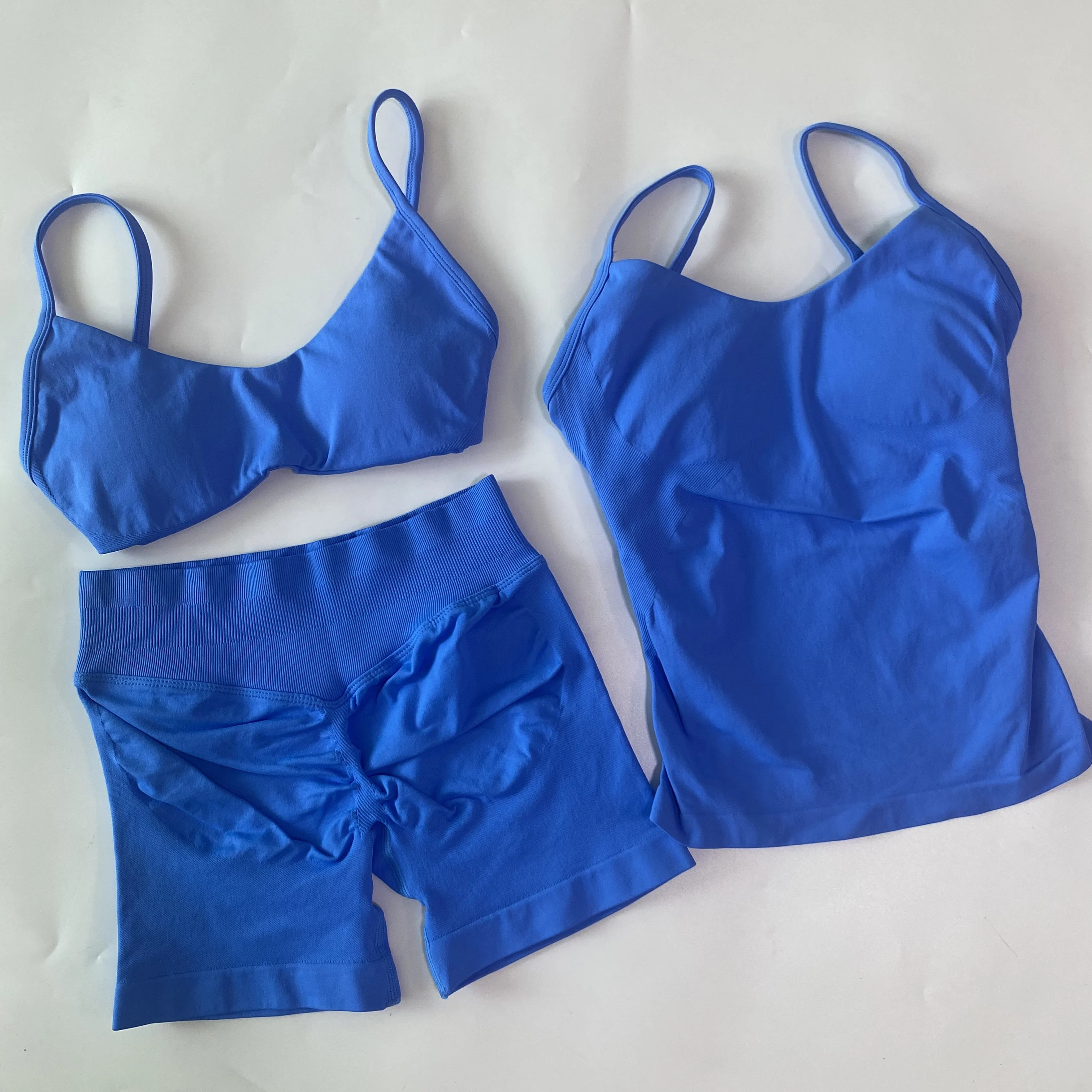 3-teiliges Set für Damen: Sport-BH mit Rundhalsausschnitt + Oberteil + hochtaillierte Yoga-Shorts mit Scrunch-Effekt, Fitness-Workout-Set, Sportbekleidung, Activewear – Detail 12