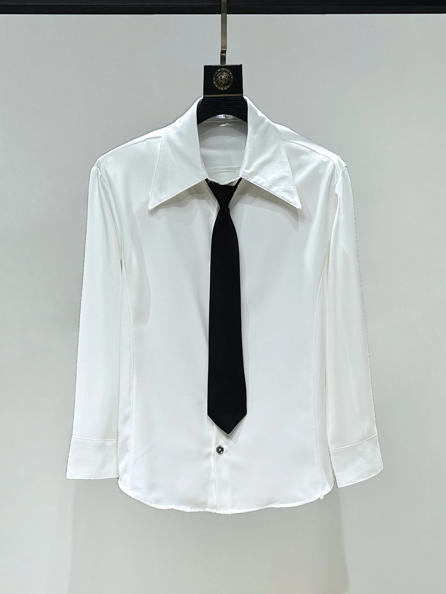 

Мужская рубашка свободного кроя в повседневном стиле с завязками, белая, с длинным рукавом, с подплечниками, из полиэфирного волокна, молодежный тренд, для весны и осени