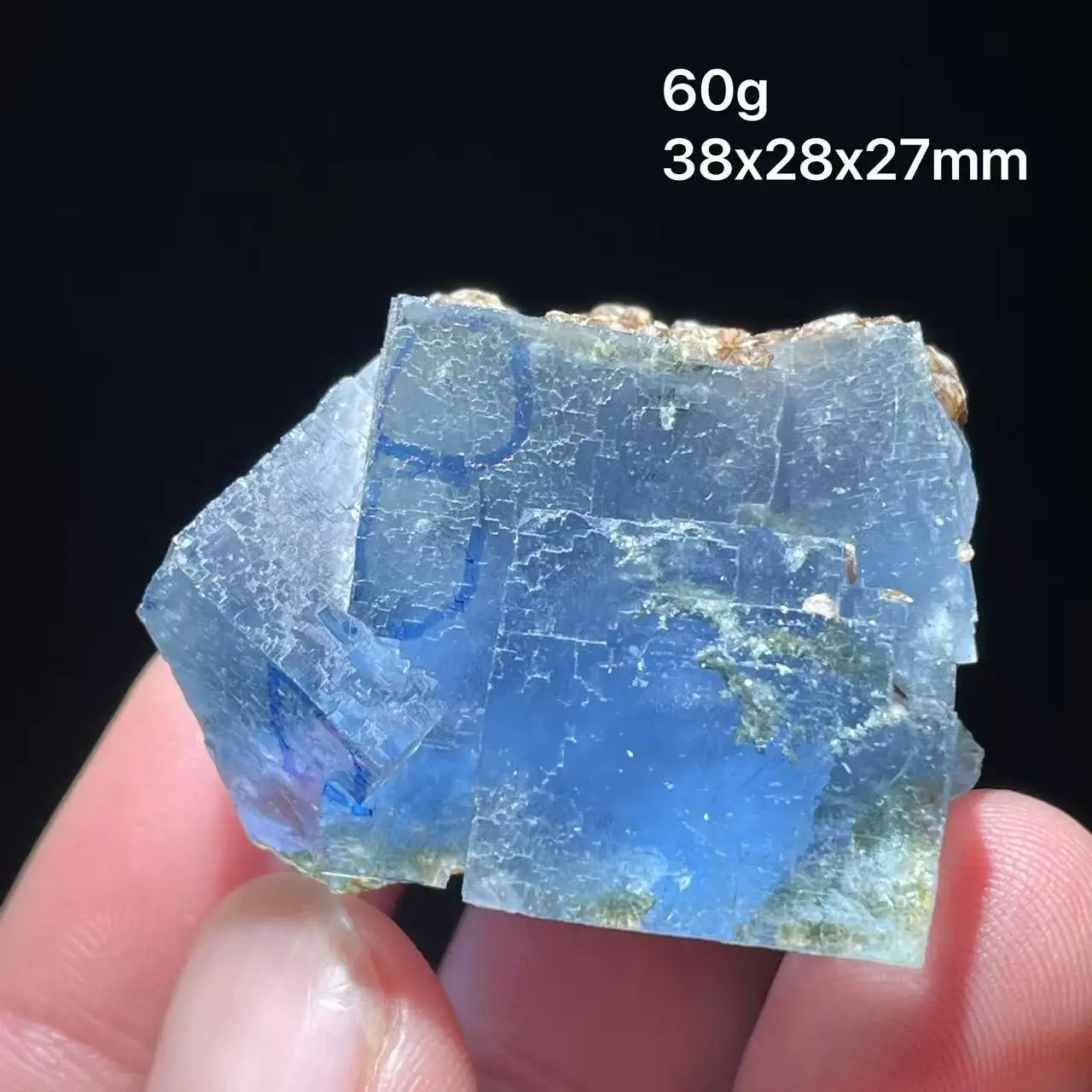 100% natural blue fluorite mica UV blue mineral specimen from Yaogangxian